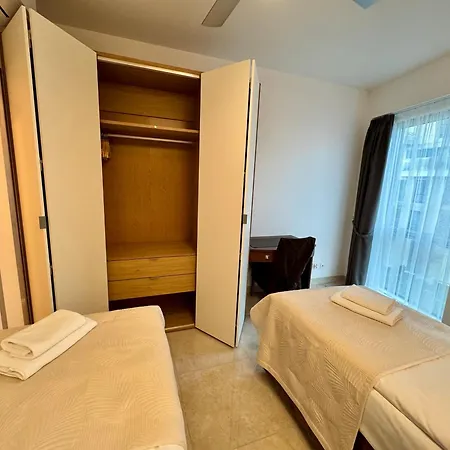 Faltom 12 Yacht Park Premium Sea View *