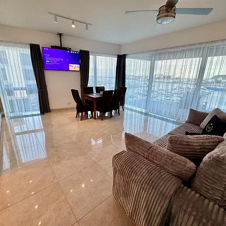 Faltom 12 Yacht Park Premium Sea View Parking