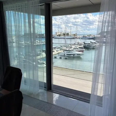 Faltom 12 Yacht Park Premium Sea View Parking Apartman *