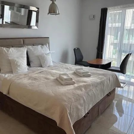 Faltom 12 Yacht Park Premium Sea View Parking Apartman *