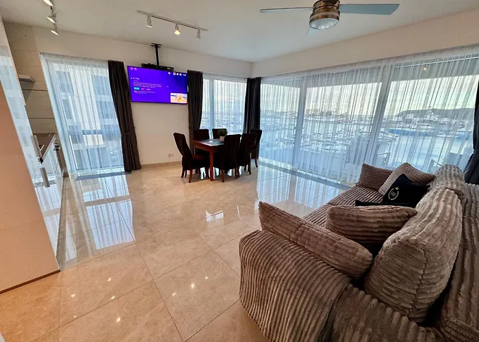 Faltom 12 Yacht Park Premium Sea View