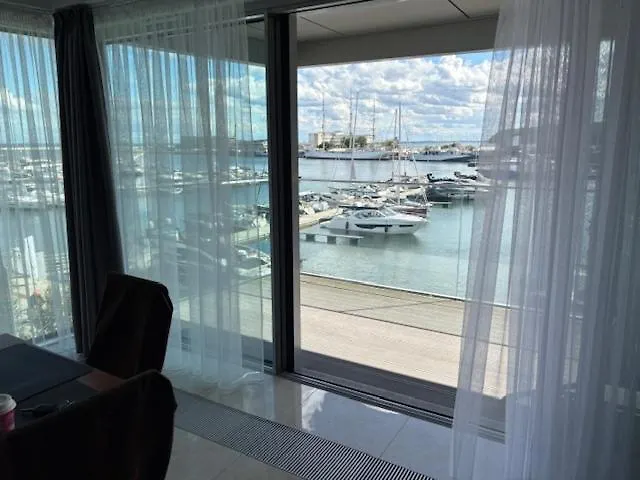 Faltom 12 Yacht Park Premium Sea View Apartamento *